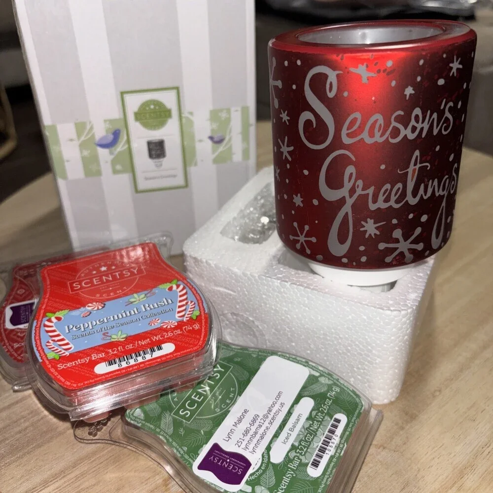 New Scentsy Season's Greetings Plug in Warmer Red Christmas Three Bricks Wax